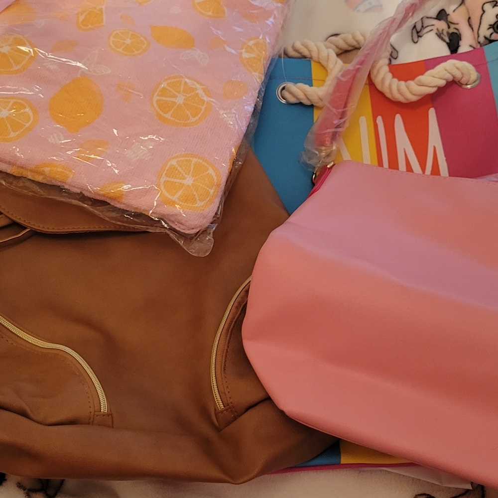 Bag Bundle! 2 purses 1 beach bag and free bag/towel